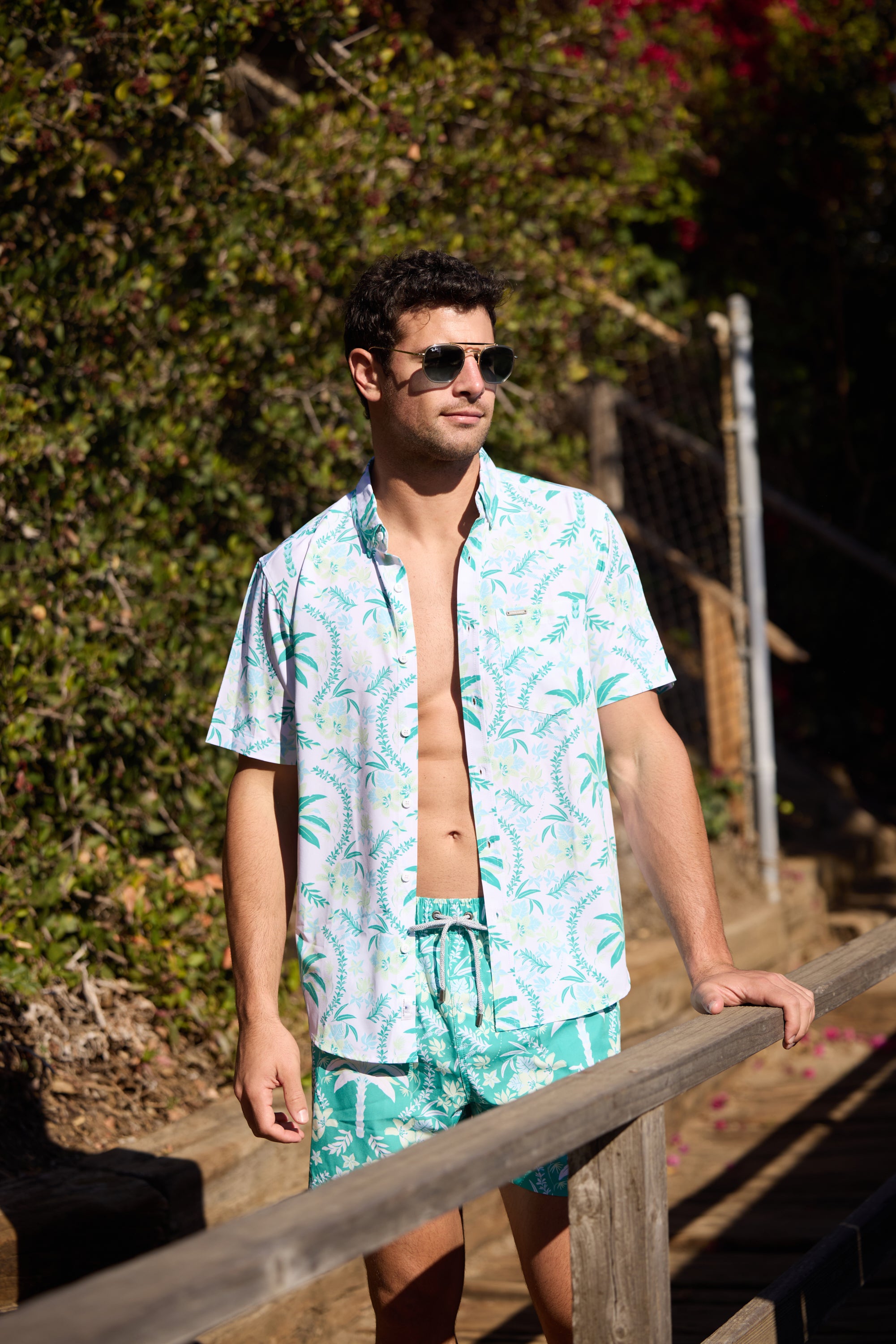 MENS VINTAGE STRETCH BUTTONDOWN - ORNATE PALM PRINT